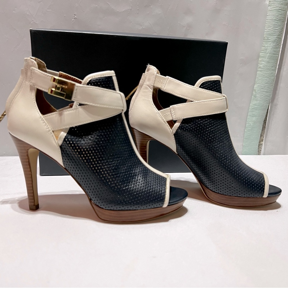 NWOT Tommy Hilfiger Platform Sandal